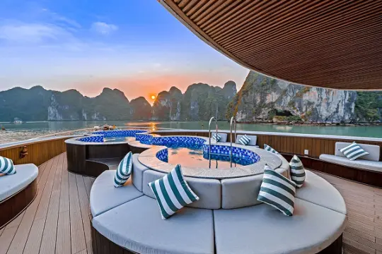 Combo gia đình 2N1Đ – du thuyền & khách sạn view vịnh