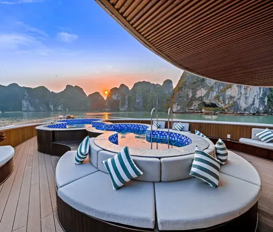 Combo gia đình 2N1Đ – du thuyền & khách sạn view vịnh